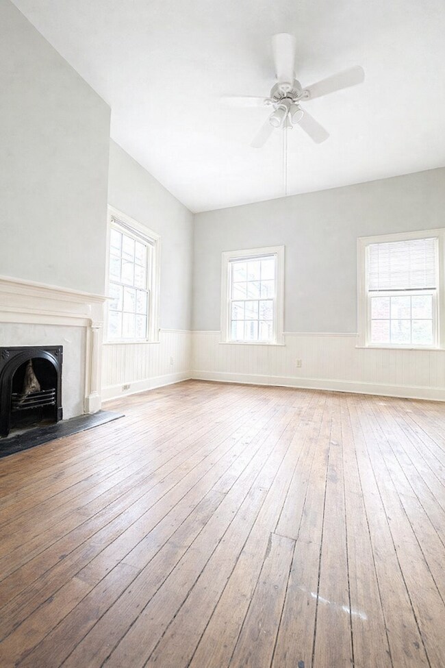 Photo - HISTORIC DOWNTOWN ONE BEDROOM!