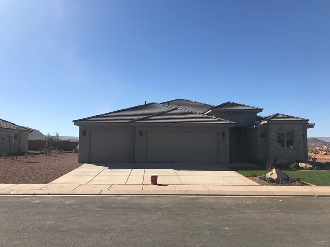 Beautiful 4 bedroom, 2 bathroom Home! - Beautiful 4 bedroom, 2 bathroom Home!