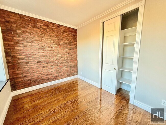 Photo - E 18TH ST. Unidad 2A