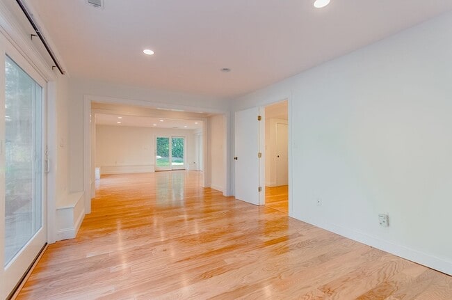 Photo - 264 Country Way