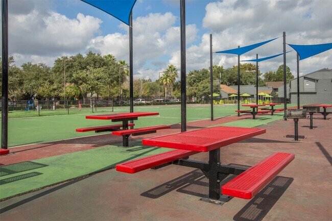 Building Photo - 2101 Hayes Rd Unit 116