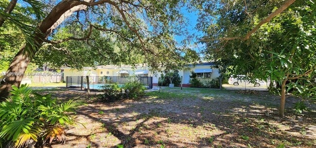 Building Photo - 431 NE 64th St Unit 1