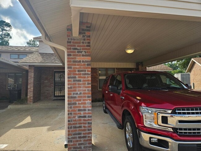 Photo - 2711 Greenbriar Dr