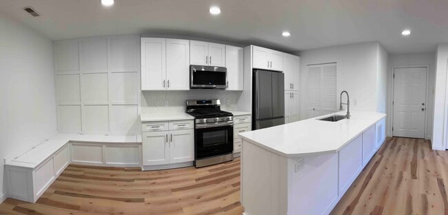 Building Photo - 8621 Scenicview Dr Unit 101