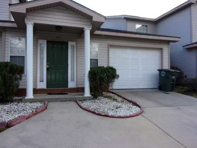 Building Photo - Creekside Townhomes, Creeke Lane, Enterpri...
