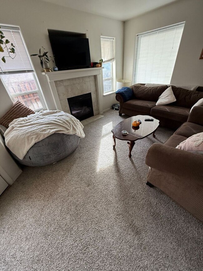 Photo - 3 Bed/2.5 Bath Townhouse with Garage - NE Bend Unidad B