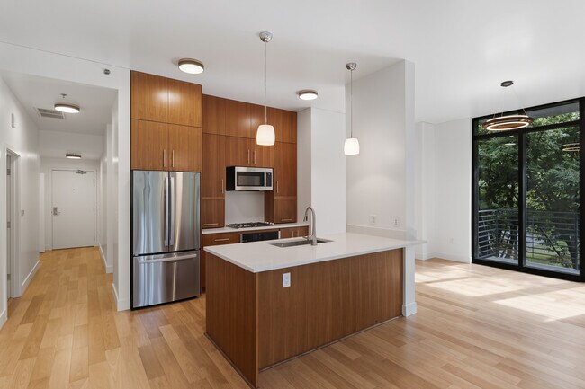 Building Photo - 922 NW 11th Ave Unit 209