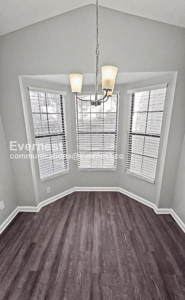 Photo - 1069 Estates Ct