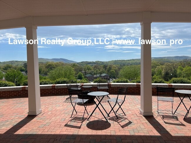 Photo - Upscale Three Bedroom in Colonial Green with Garage