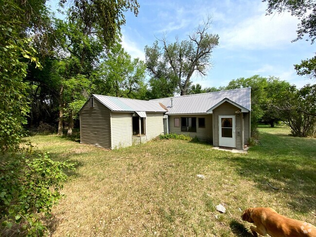 Building Photo - 3 Bedroom 1 Bath Rural Home Just South of ...