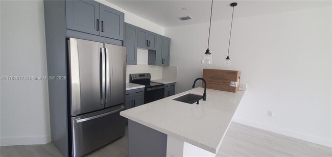 Photo - 810 W 12th St Unit 810