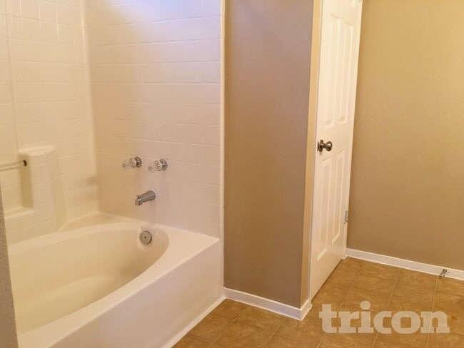 Photo - 2188 Alisa Maria Way