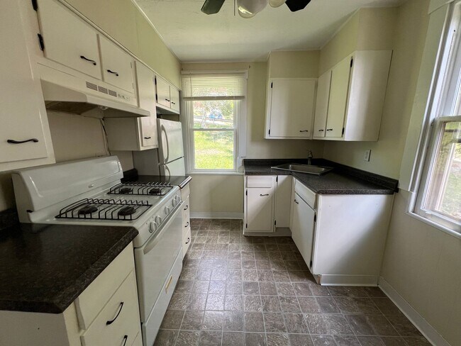 Photo - 925 Baldwin St Unit 2