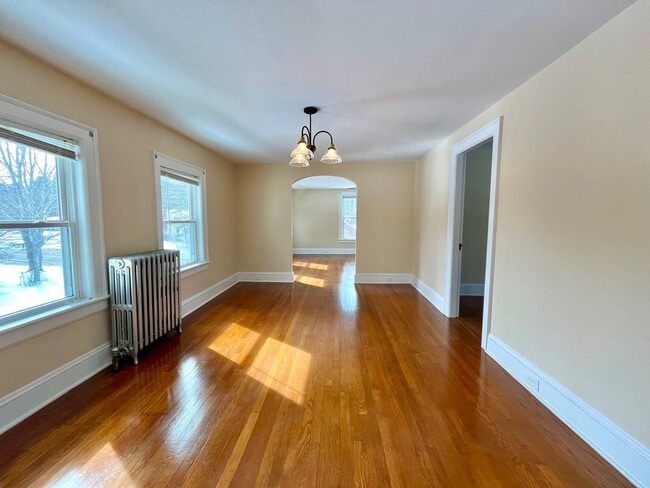 102 Mountain Rd Unit Upper