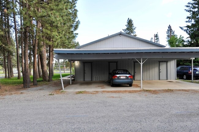 Photo - 2 bed 1 bath apartment (4plex building) lower unit