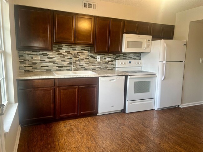 Photo - 3 Bedroom available Near Cherry Creek State Park! Unidad 9