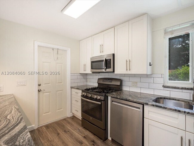 Photo - 241 SW 3rd St