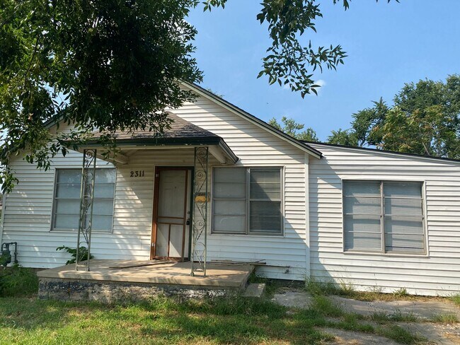 Spacious home in SW OKC! - Spacious home in SW OKC!