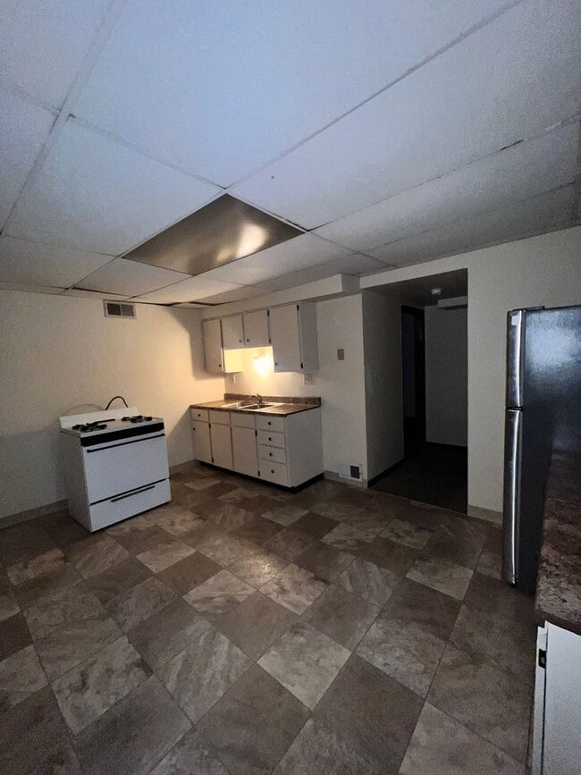 Building Photo - 4277 S 4th St Unit 4277-Lower