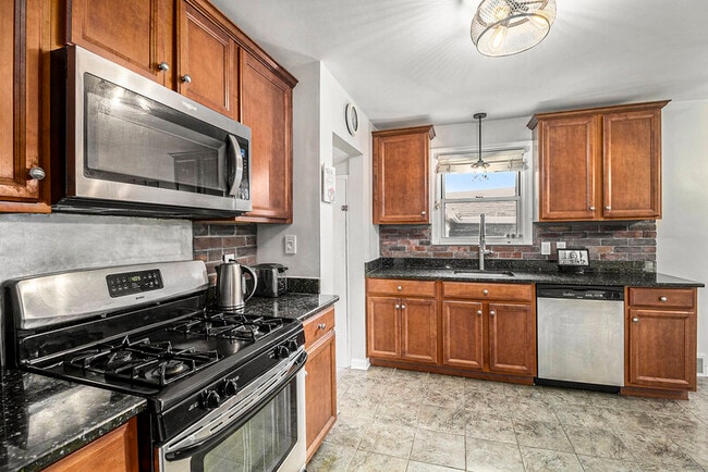 Photo - 1218 E 4th St