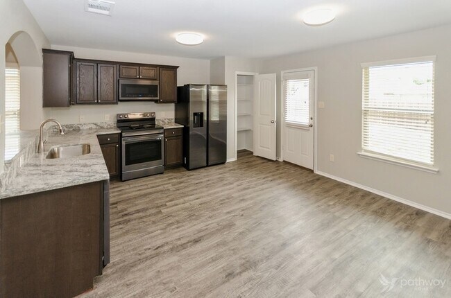 Photo - 206 Gallop Ct