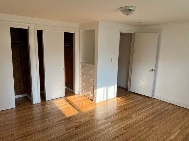 Photo - 544 Warren Rd Unit 3