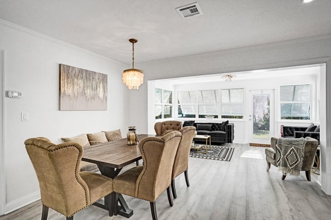 Photo - 14 S Swinton Cir