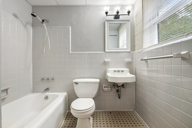 Photo - 2211 Morehead Ave