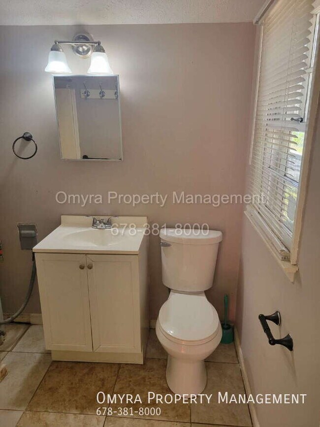 Photo - 591 Bolan St SE