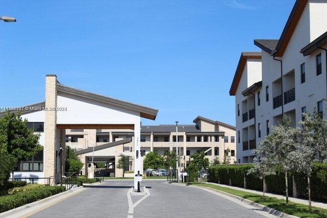 Photo - 8015 NW 104th Ave Unidad 23