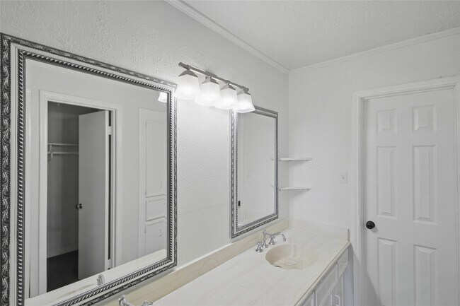 Photo - 13811 Crosshaven Dr