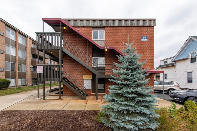 Building Photo - 839 Tappan-839-4 Unit 839-4 Rental