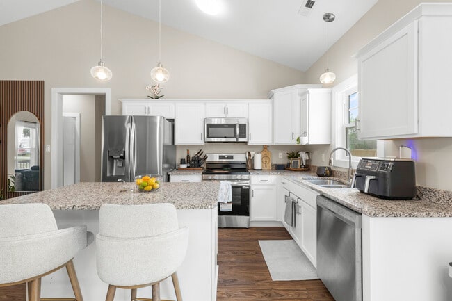 Photo - 306 E Theriault Ct