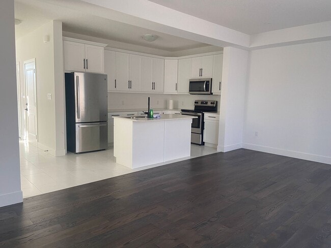 Photo - 969 Deveron Cres