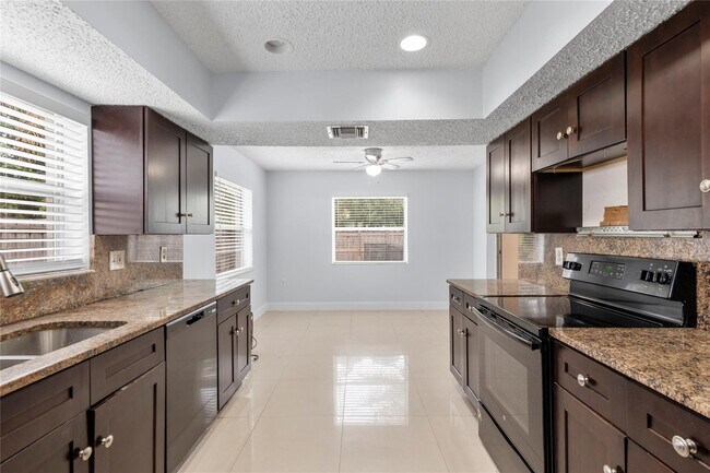 Photo - 842 SW 68th Ave