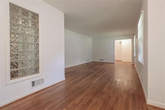 Photo - 3197 Alberta Ln
