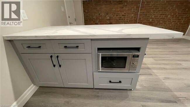 Photo - 123 Robinson St