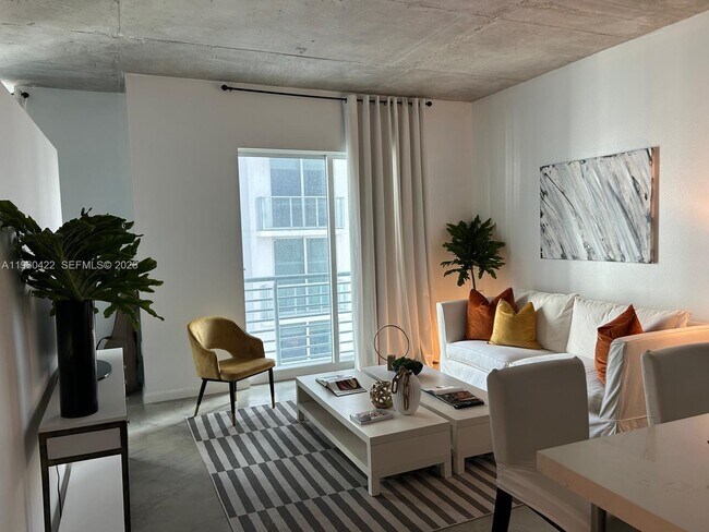 Photo - 234 NE 3rd St Unidad 2009