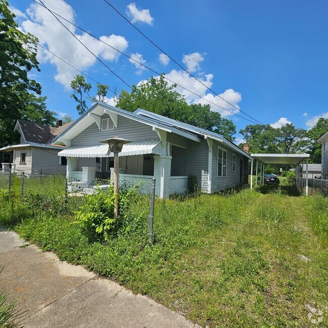 Building Photo - Beautifully Renovated 3 Bedroom 1 Bath Home