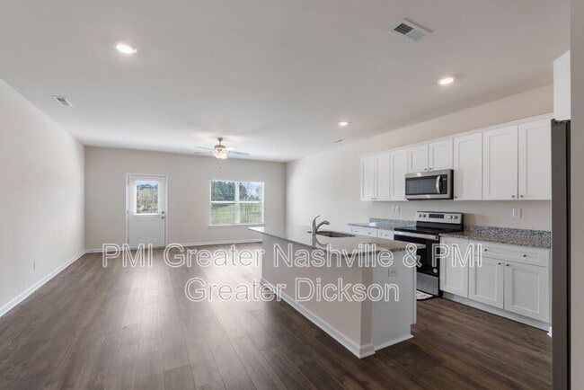 Photo - 404 Masters Way