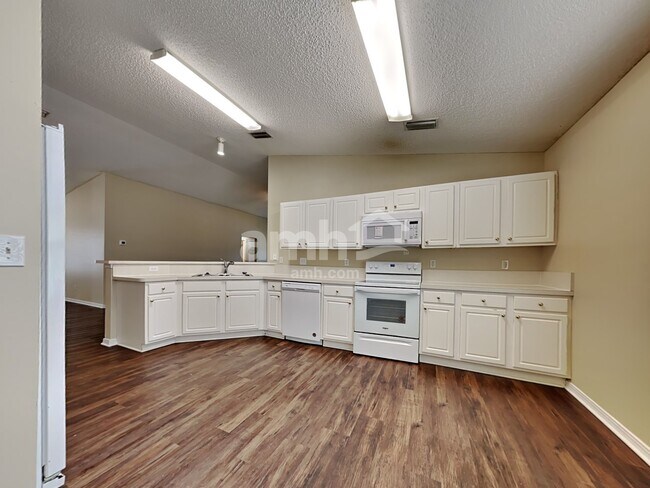Photo - 6291 Ironside Dr N