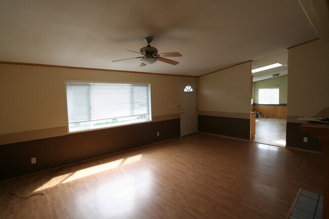 Photo - 3 bed 2 bath home with fireplace