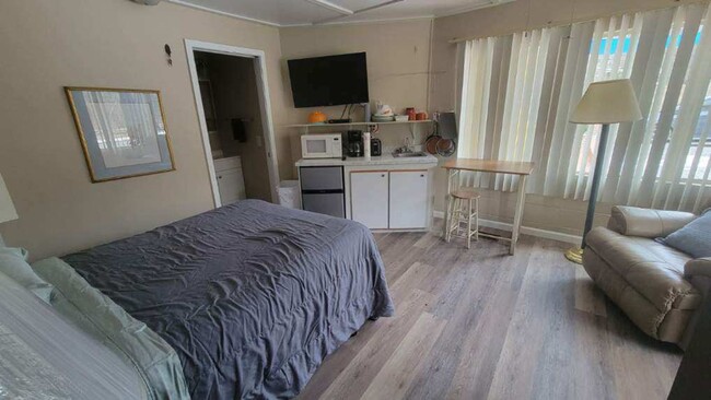 Building Photo - Studio Apartment