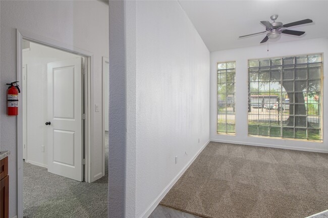 Photo - 4705 Lyons Ave Unit 1