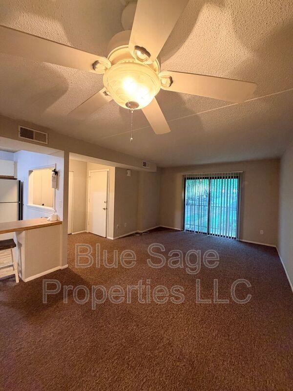 Photo - 768 Putnam Blvd