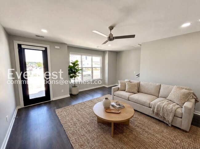 Photo - 613 Mason Ward Pl