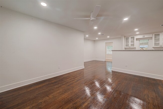 Photo - 5703 Belmark St