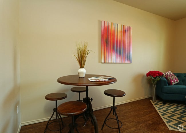 1BD,1BA_624 SF - Dining Area