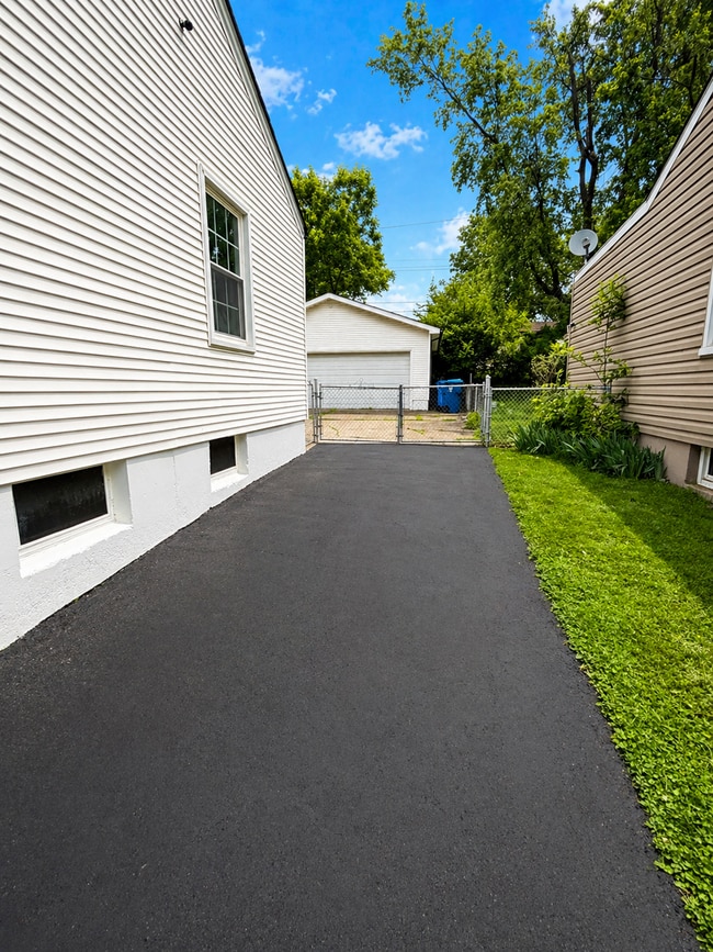 Photo - 8649 Kathlyn Dr
