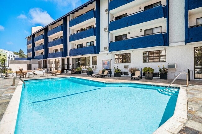 Photo - 10982 Roebling Ave Unidad 339